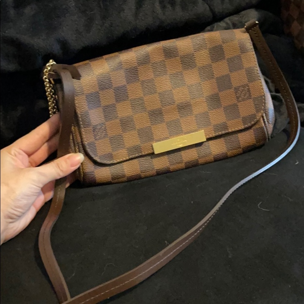 Authentic Louis Vuitton crossbody bag!